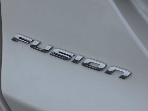 Used 2017 Ford Fusion SE w/ Fusion SE Technology Package image 11