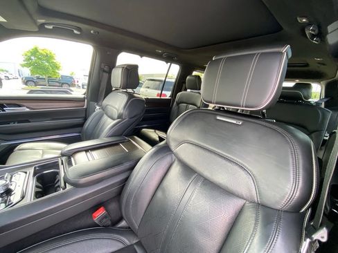 Used 2023 Jeep Grand Wagoneer Series II AWD/4WD image 21
