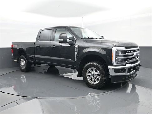Used 2023 Ford F250 Lariat w/ FX4 Off-Road Package image 3