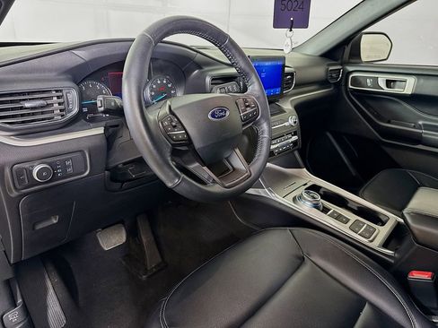 Used 2020 Ford Explorer XLT w/ Equipment Group 202A image 10