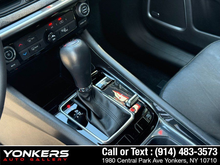 Used 2023 Jeep Compass Latitude w/ Sun and Sound Group AWD/4WD image 22