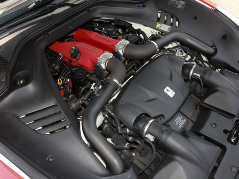 Used 2015 Ferrari California T RWD image 67