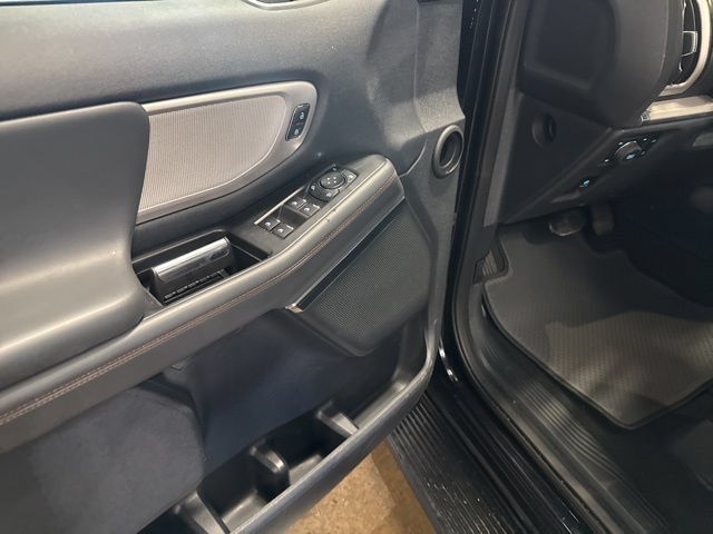 Used 2025 Ford Expedition Active AWD/4WD image 11