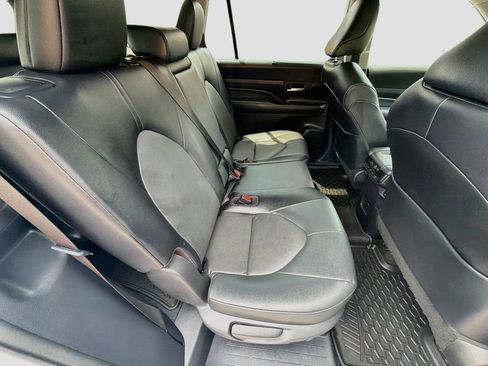 Used 2024 Toyota Grand Highlander AWD image 30