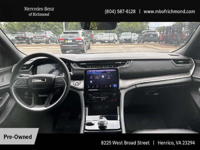Used 2025 Jeep Grand Cherokee Limited AWD/4WD image 17