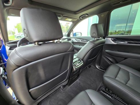 Used 2024 Cadillac XT6 Premium Luxury image 17