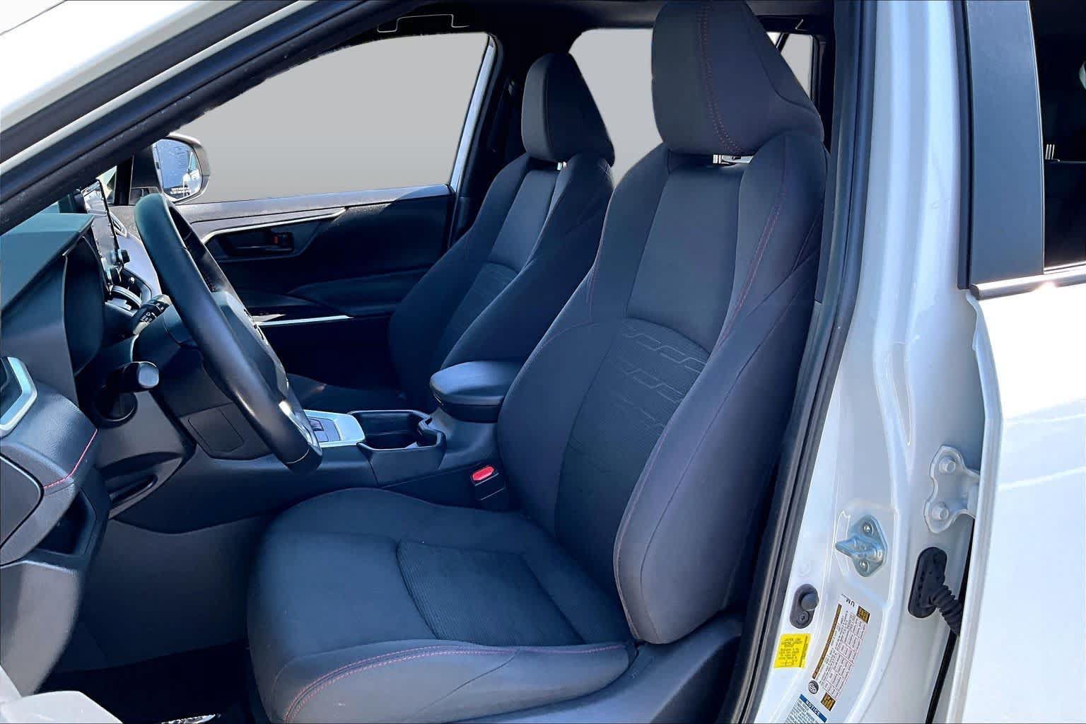 Used 2021 Toyota RAV4 SE w/ Weather & Moonroof Package AWD/4WD image 15