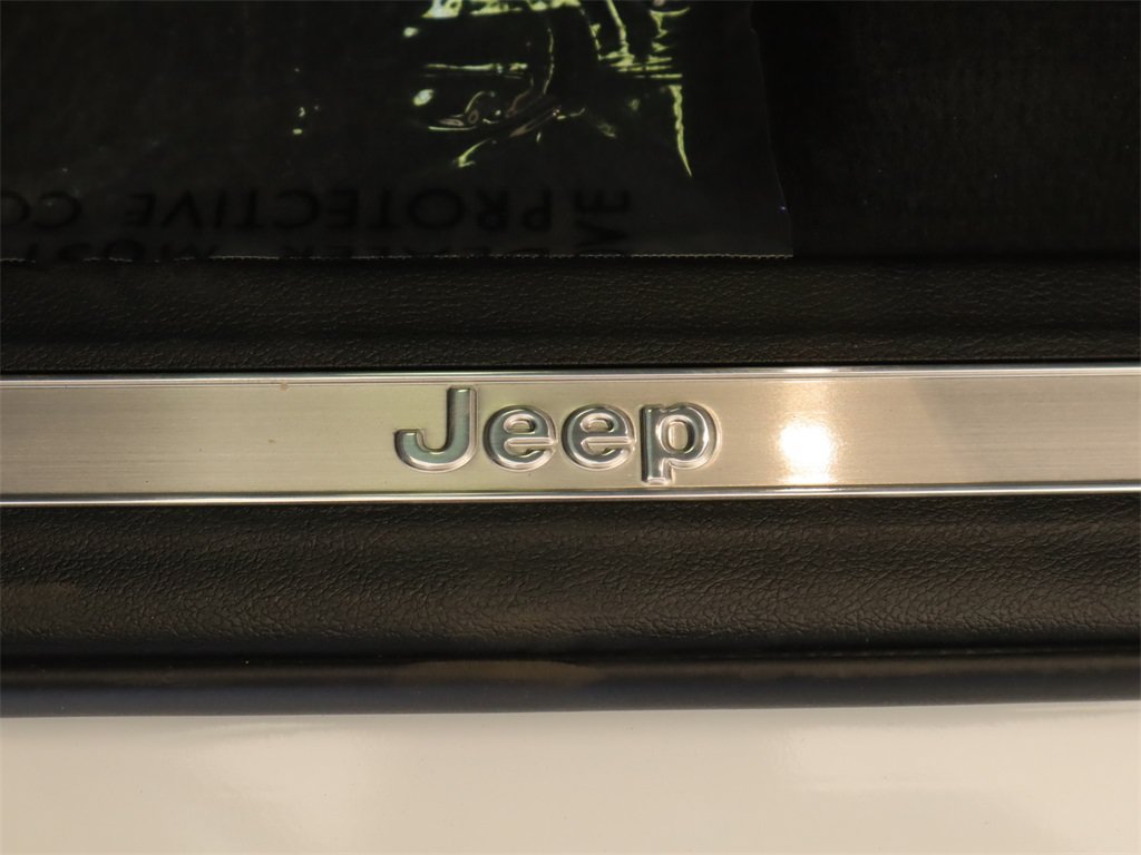Used 2023 Jeep Grand Cherokee Overland w/ Luxury Tech Group IV RWD image 23