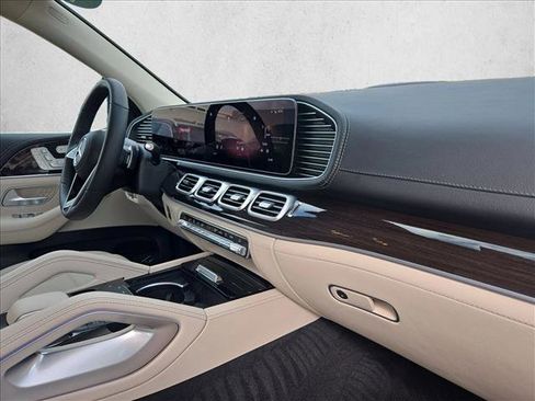 Used 2024 Mercedes-Benz GLS 450 4MATIC image 24