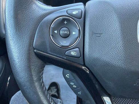 Used 2020 Honda HR-V Touring image 17