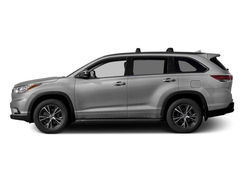 Used 2016 Toyota Highlander XLE AWD/4WD image 3