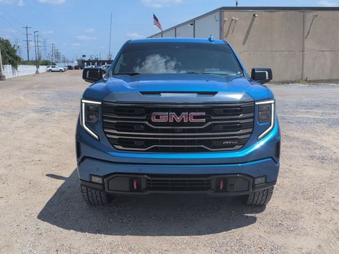 Used 2023 GMC Sierra 1500 AT4 w/ AT4 Premium Package AWD/4WD image 9