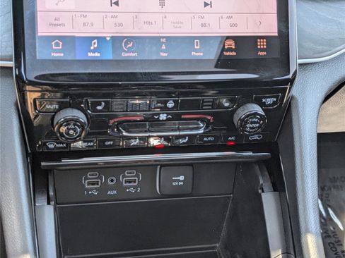 Used 2023 Jeep Grand Cherokee L Limited AWD/4WD image 30