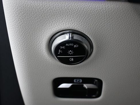 Certified 2026 Mercedes-Benz GLC 300 image 9
