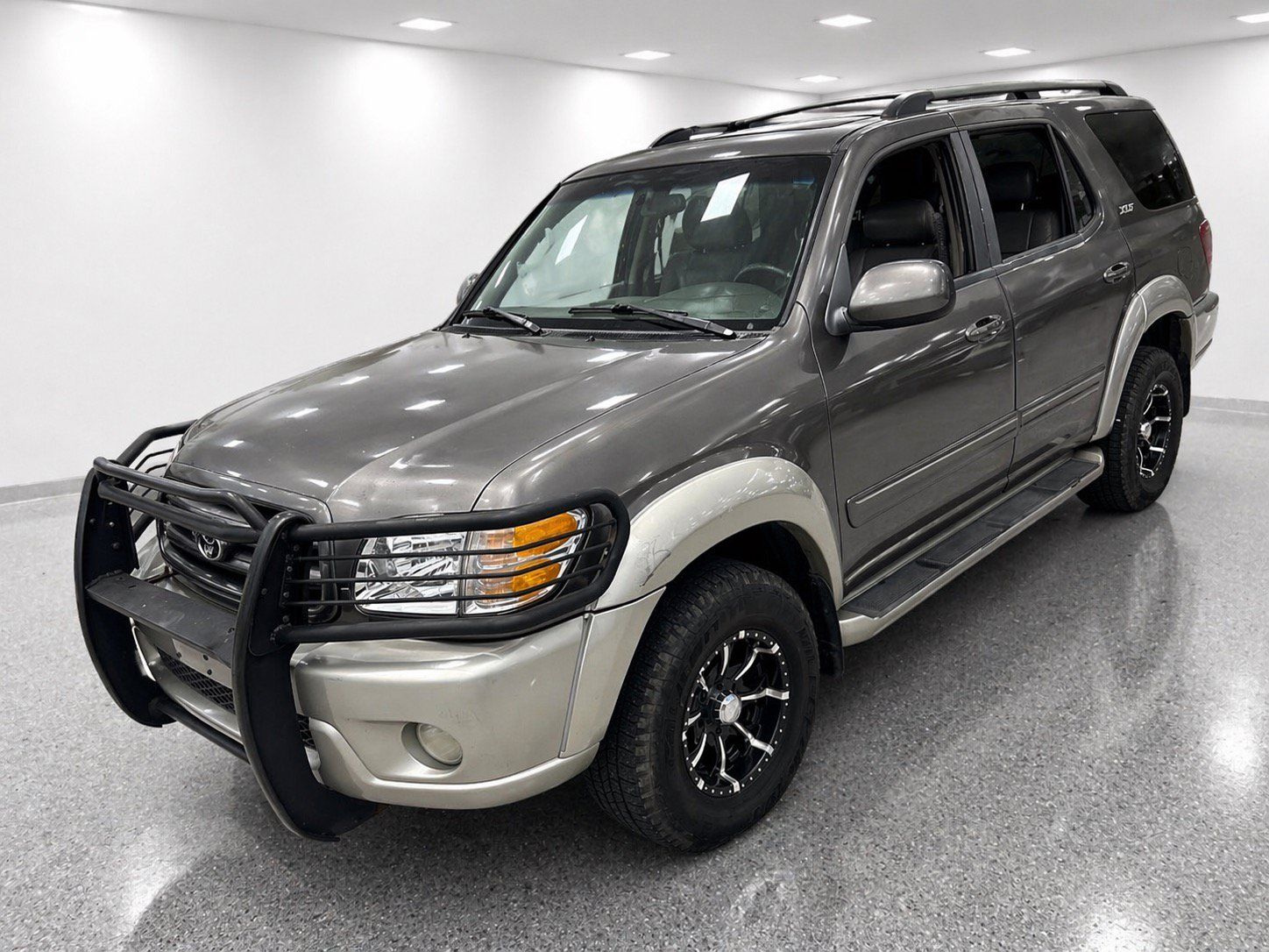 Used 2003 Toyota Sequoia SR5 w/ Preferred Pkg AWD/4WD image 1
