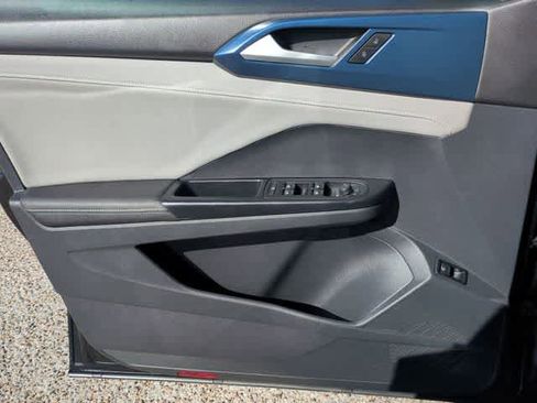 Used 2024 Volkswagen Taos SE image 21