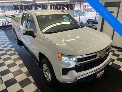 Used 2023 Chevrolet Silverado 1500 LT AWD/4WD image 18