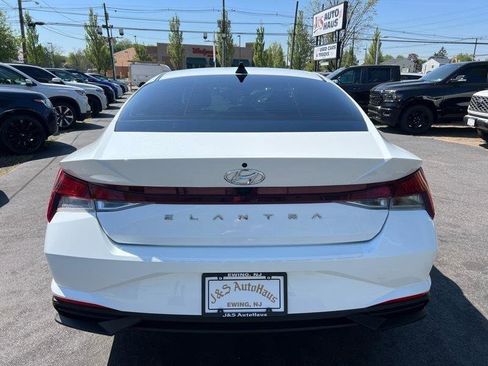 Used 2022 Hyundai Elantra SEL FWD image 5