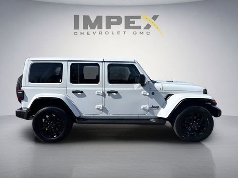 Used 2025 Jeep Wrangler Unlimited Sahara AWD/4WD image 8
