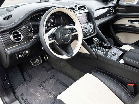 Used 2023 Bentley Bentayga Extended Wheelbase image 26