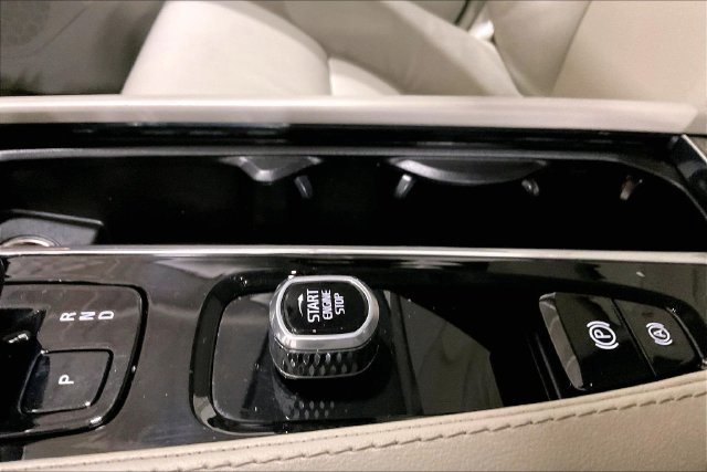 Certified 2025 Volvo XC90 T8 Plus w/ Protection Package Premier AWD/4WD image 35