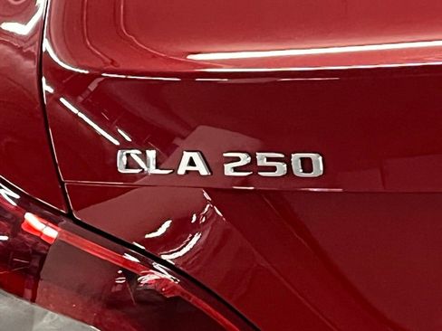 Used 2018 Mercedes-Benz CLA 250 4MATIC image 32