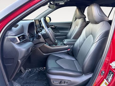 Used 2021 Toyota Highlander XSE image 14