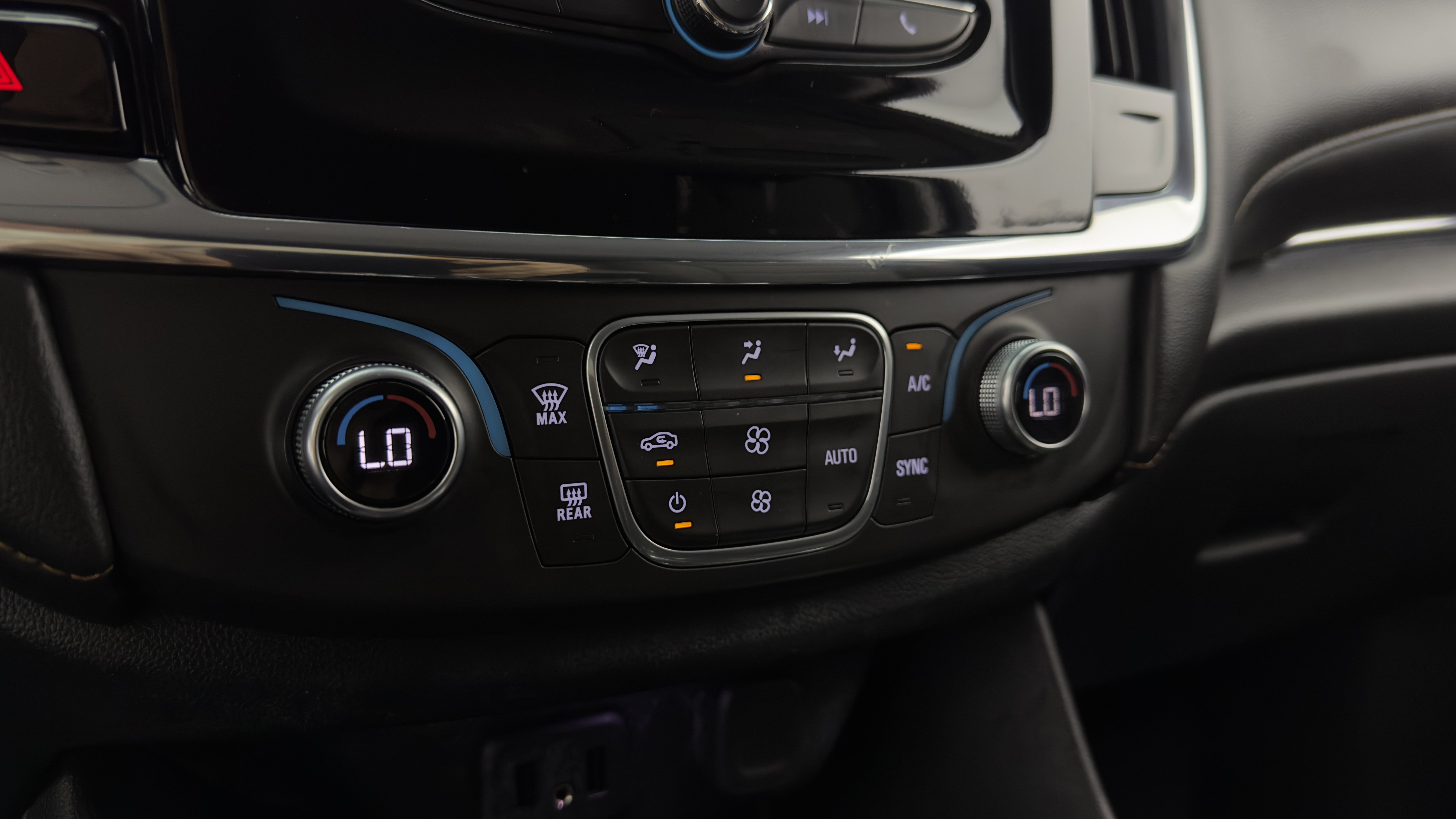 Used 2018 Chevrolet Traverse LS FWD image 18