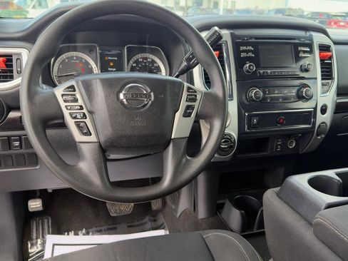 Used 2018 Nissan Titan SV AWD/4WD image 28