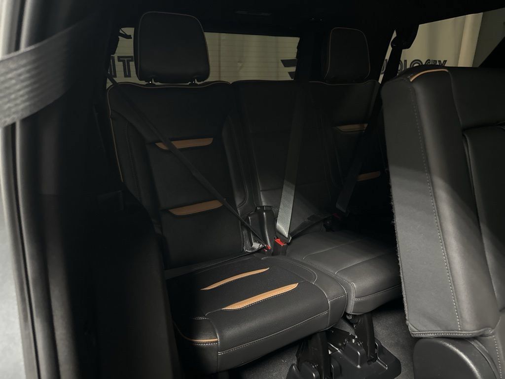 Used 2024 GMC Yukon AT4 w/ Technology Package AWD/4WD image 37