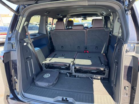 Used 2025 Volkswagen ID. Buzz Pro S RWD image 36