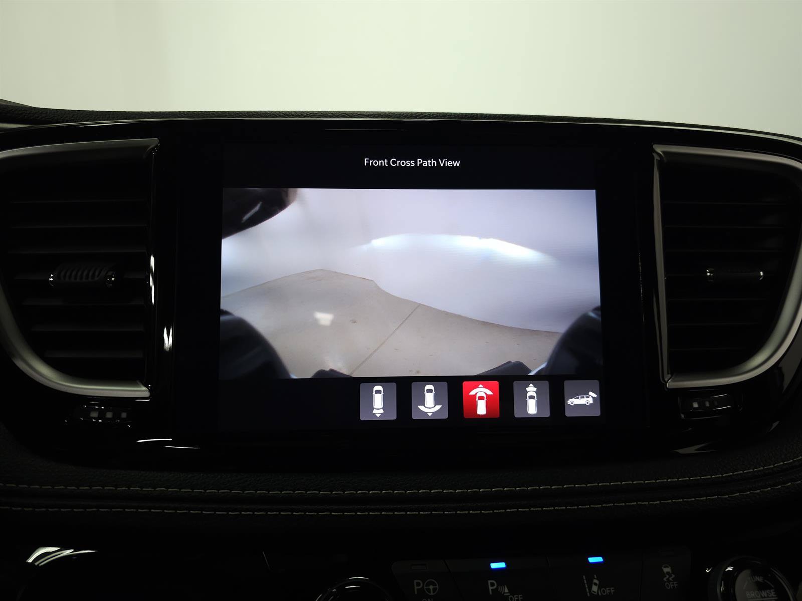 Used 2024 Chrysler Pacifica Premium FWD image 28