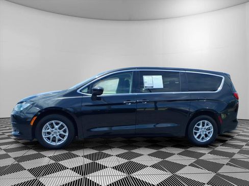 Used 2023 Chrysler Voyager LX FWD image 23