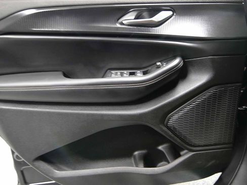 Used 2025 Jeep Grand Cherokee Altitude image 6