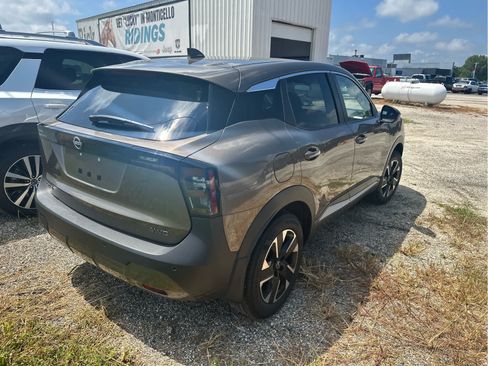 Used 2025 Nissan Kicks SV AWD/4WD image 4