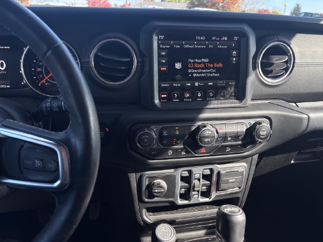 Used 2018 Jeep Wrangler Unlimited Sahara AWD/4WD image 20