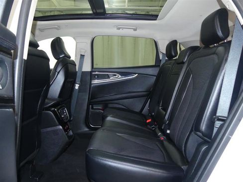 Used 2022 Lincoln Nautilus Reserve w/ Luxury Package image 24