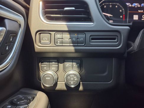Used 2021 GMC Yukon SLT w/ SLT Premium Package AWD/4WD image 25