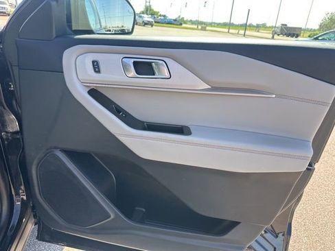 Used 2025 Ford Explorer Active w/ Active Comfort Package AWD/4WD image 9