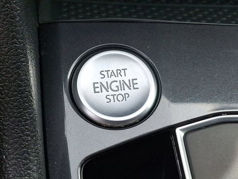 Used 2020 Volkswagen Tiguan SE w/ Panoramic Sunroof Package image 22