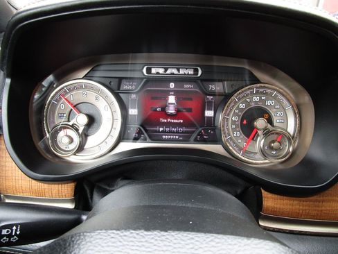 Used 2019 RAM 1500 Limited AWD/4WD image 12