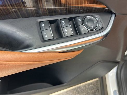 Used 2022 Cadillac XT4 Premium Luxury w/ Enhanced Visibility Package FWD image 35