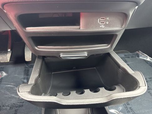 New 2026 Chrysler Pacifica Select AWD/4WD image 17