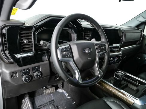 Used 2024 Chevrolet Silverado 1500 LT Trail Boss w/ Convenience Package II image 4