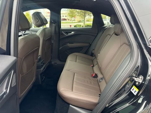 Certified 2022 Audi Q4 e-tron Prestige AWD/4WD image 18