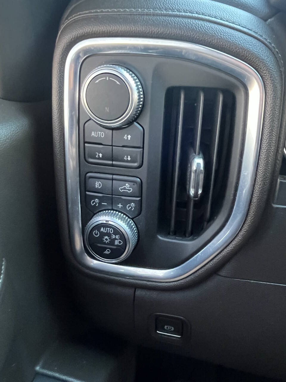 Used 2019 GMC Sierra 1500 Denali w/ Driver Alert Package II AWD/4WD image 11