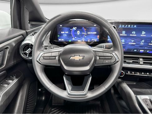 Used 2025 Chevrolet Equinox EV LT FWD image 8
