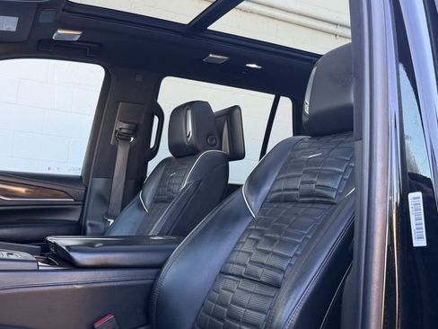 Used 2021 Cadillac Escalade Sport Platinum AWD/4WD image 17