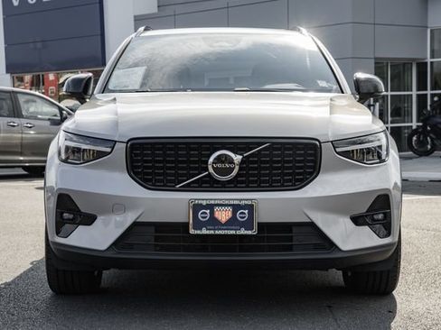 Used 2023 Volvo XC40 B5 Plus w/ Climate Package image 2