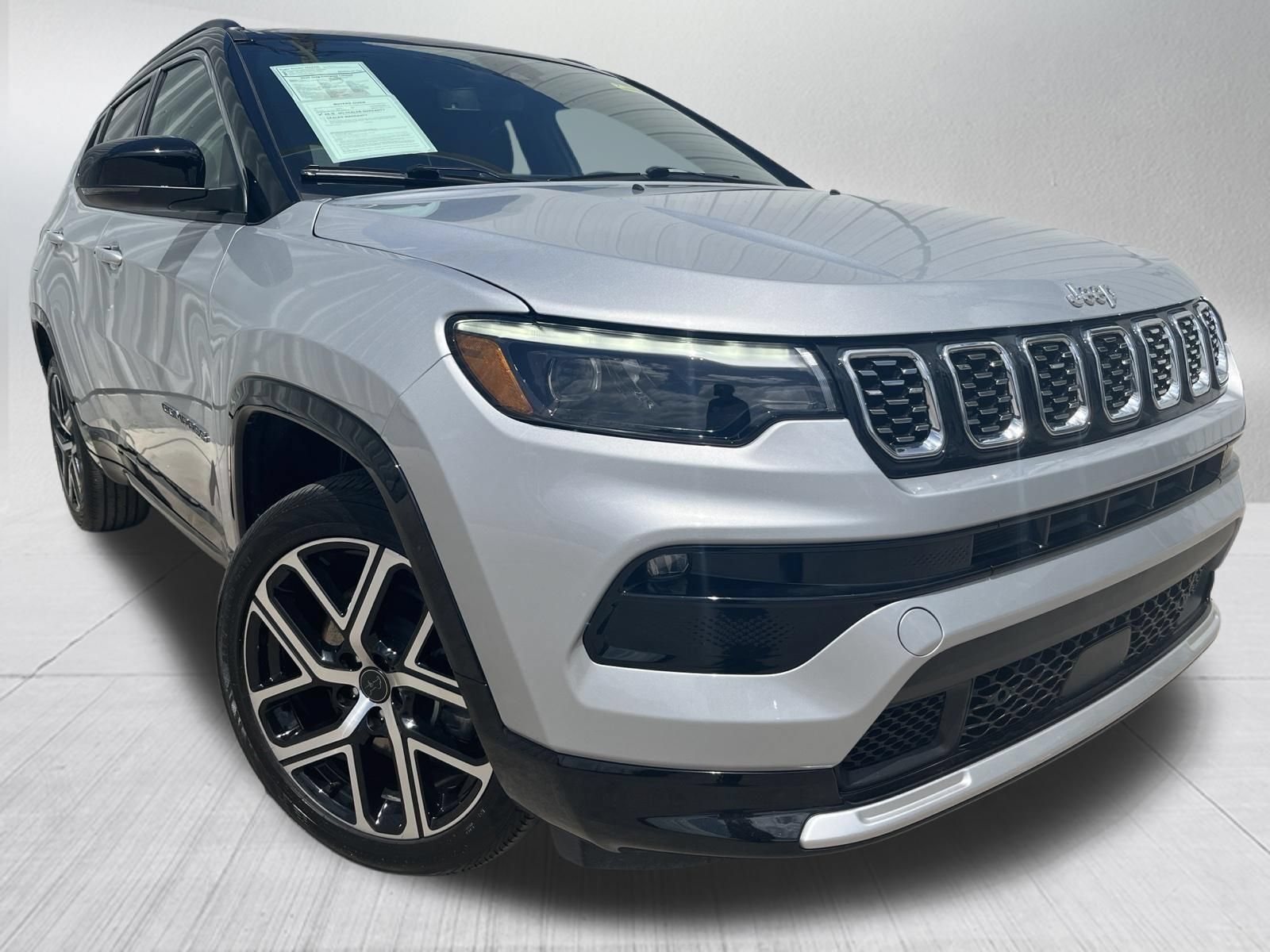 Used 2025 Jeep Compass Limited w/ Elite Group AWD/4WD image 3